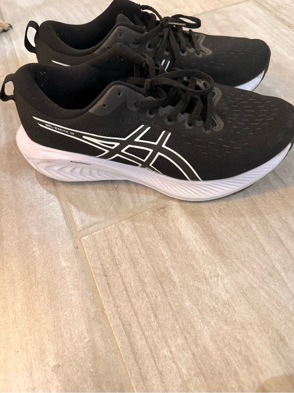 ASICS Women's Running Shoes Gel-Excite 10 in Black/White size 9 WIDE